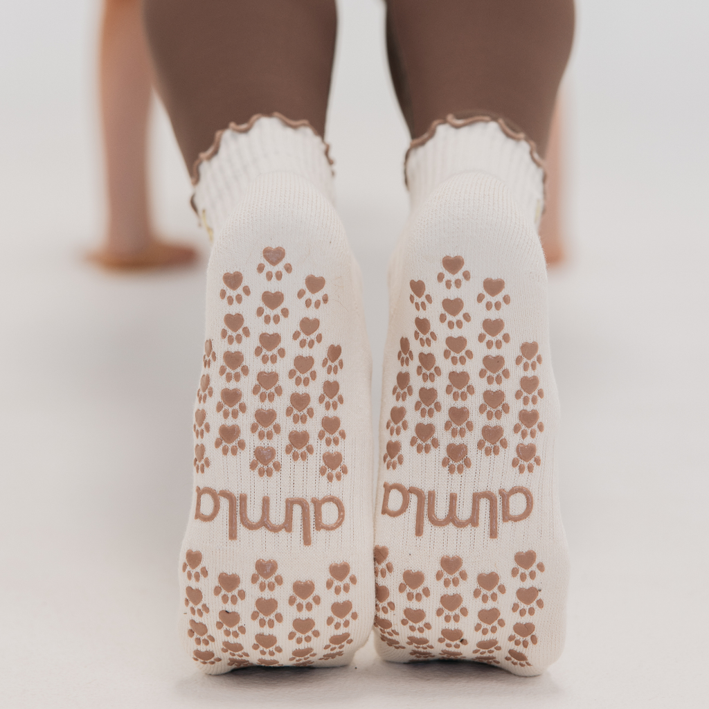 Golden Retriever Ruffle Pilates Socks Brown Paw Shaped Grips