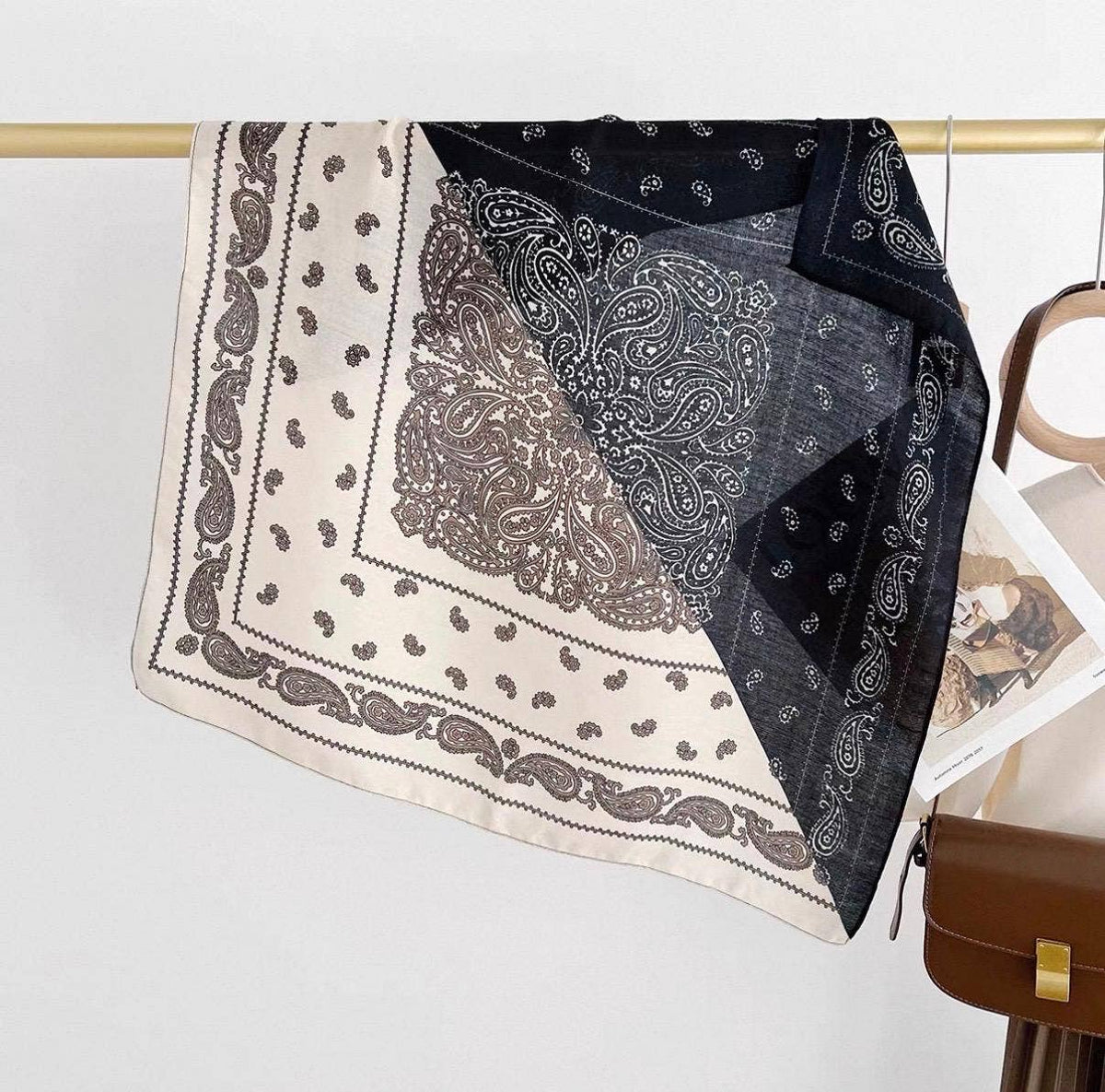 MI-3 Cotton-effect scarf with bandana print
